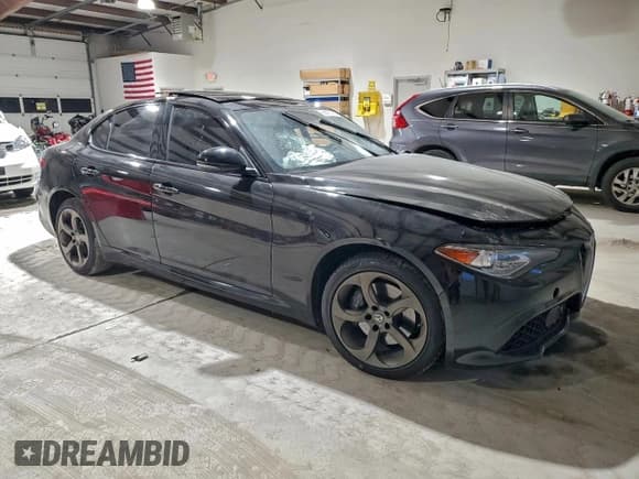 ✅ 2017 Alfa Romeo Giulia Ti • VIN: ZARFAEEN9H7553022 • Лот: 95876785. Опубликован ранее на Copart с пробегом 67 644 миль. Бесплатный доступ к архиву аукционных продаж из США и подробный отчёт об истории автомобиля на DreamBid. Изображение 4.