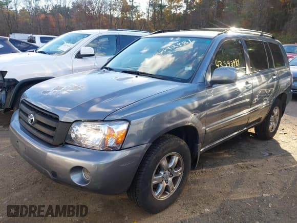 ✅ 2005 Toyota Highlander • VIN: JTEGP21A550081786 • Lot: 43592981. Listed on IAAI with 219,492 mi. Free auction sales archive from the USA and detailed vehicle history report at DreamBid. Image 2.