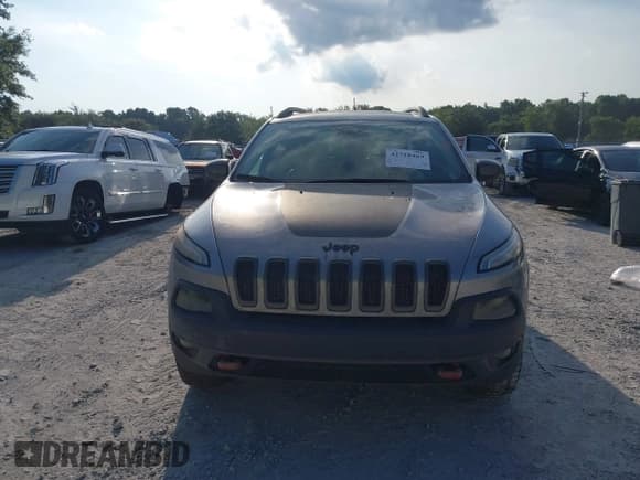 ✅ 2018 Jeep Cherokee Trailhawk • VIN: 1C4PJMBX7JD523068 • Lot: 42718469. Wystawiony na IAAI z przebiegiem 52 427 mil. Bezpłatny archiwum sprzedaży aukcyjnych z USA i szczegółowy raport historii pojazdu na DreamBid. Zdjęcie 12.