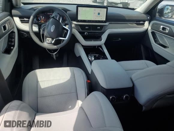 ✅ 2025 Ford Explorer • VIN: 1FMWK7HC8SGC20519 • Lot: 66538025. Wystawiony na Copart z przebiegiem 678 mil. Bezpłatny archiwum sprzedaży aukcyjnych z USA i szczegółowy raport historii pojazdu na DreamBid. Zdjęcie 8.