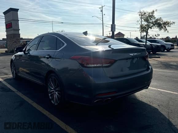 2015 Hyundai Genesis 5.0L z VIN KMHGN4JFXFU030324, wystawiony jako Copart lot #79303304 z przebiegiem 130 732 mil mil oraz Czysty tytuł • Clean title. Historia ofert i sprzedaży dostępna na DreamBid. Obrazek 3.