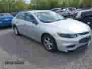 2016 Chevrolet Malibu LS z VIN 1G1ZB5ST1GF311152, wystawiony jako IAAI lot #43415218 z przebiegiem 142 771 mil mil oraz . Historia ofert i sprzedaży dostępna na DreamBid. Obrazek 1.