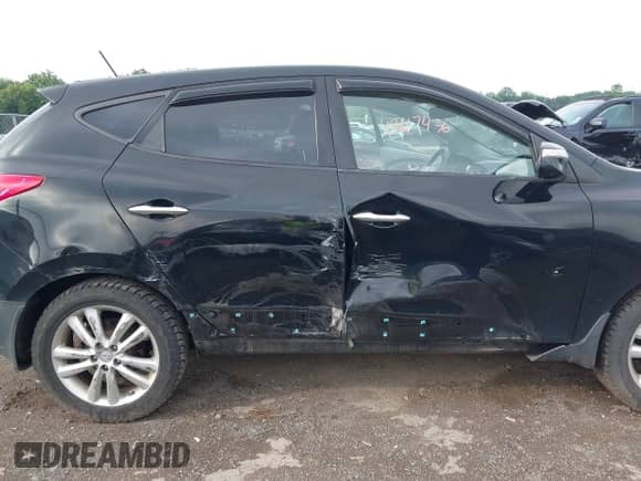 2010 Hyundai Tucson GLS with VIN KM8JUCAC0AU071627, listed as a IAAI auction lot 42617436 with 145,889 mi miles and . Bid and sale history available at DreamBid. Image 6.