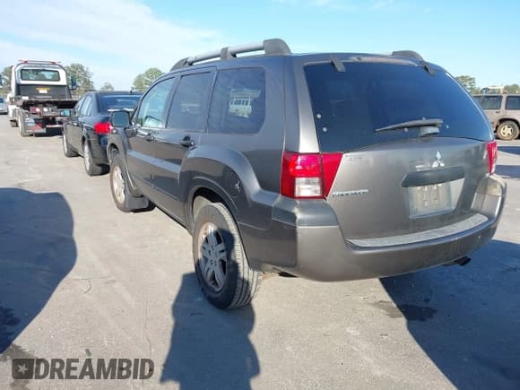 ✅ 2005 Mitsubishi Endeavor LS • VIN: 4A4MM21SX5E071033 • Lot: 43884359. Listed on IAAI with 300,180 mi. Free auction sales archive from the USA and detailed vehicle history report at DreamBid. Image 3.
