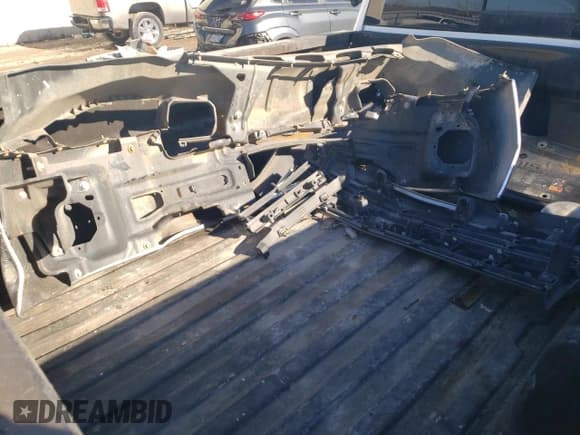 ✅ 2018 Chevrolet Silverado 2500HD LT • VIN: 1GC1KVEG3JF185029 • Lot: 89381045. Wystawiony na Copart z przebiegiem 155 849 mil. Bezpłatny archiwum sprzedaży aukcyjnych z USA i szczegółowy raport historii pojazdu na DreamBid. Zdjęcie 12.