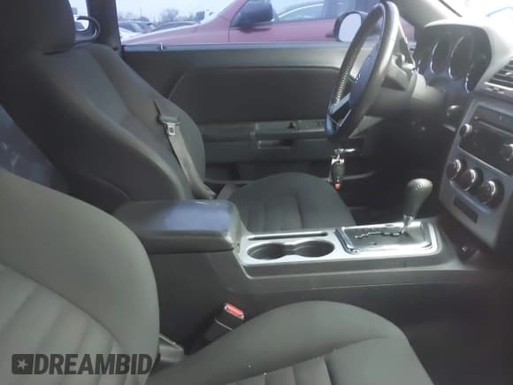 ✅ 2009 Dodge Challenger SE • VIN: 2B3LJ44V09H542619 • Lot: 41647733. Wystawiony na IAAI z przebiegiem 242 410 mil. Bezpłatny archiwum sprzedaży aukcyjnych z USA i szczegółowy raport historii pojazdu na DreamBid. Zdjęcie 5.