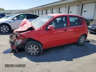 2004 Chevrolet Aveo LS z VIN KL1TJ62644B171592, wystawiony jako Copart lot #80533565 z przebiegiem 88 860 mil mil oraz Szkoda całkowita • Salvage title. Historia ofert i sprzedaży dostępna na DreamBid. Obrazek 1.