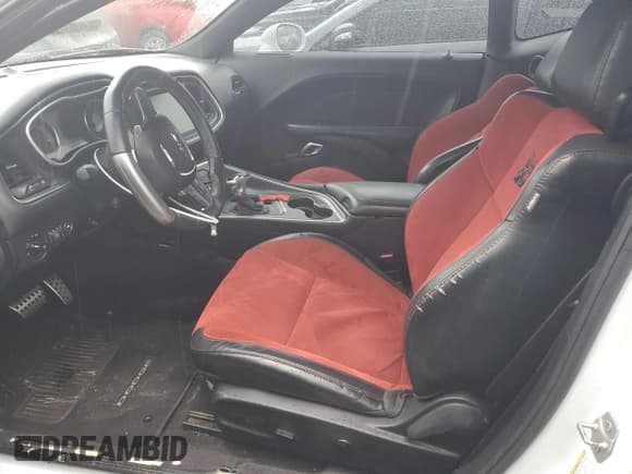 ✅ 2016 Dodge Challenger R/T Scat Pack • VIN: 2C3CDZFJ0GH317194 • Lot: 67985695. Wystawiony na Copart z przebiegiem 73 373 mil. Bezpłatny archiwum sprzedaży aukcyjnych z USA i szczegółowy raport historii pojazdu na DreamBid. Zdjęcie 7.