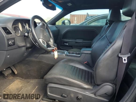 ✅ 2012 Dodge Challenger SXT • VIN: 2C3CDYAG1CH240612 • Lot: 70362425. Wystawiony na Copart z przebiegiem 122 485 mil. Bezpłatny archiwum sprzedaży aukcyjnych z USA i szczegółowy raport historii pojazdu na DreamBid. Zdjęcie 7.