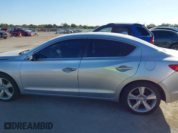 ✅ 2014 Acura ILX • VIN: 19VDE1F30EE010545 • Lot: 43475523. Listed on IAAI with 232,805 mi. Free auction sales archive from the USA and detailed vehicle history report at DreamBid. Image 14.