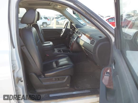 ✅ 2007 Chevrolet Tahoe LTZ • VIN: 1GNFK130X7J406501 • Lot: 43626787. Wystawiony na IAAI z przebiegiem 259 163 mil. Bezpłatny archiwum sprzedaży aukcyjnych z USA i szczegółowy raport historii pojazdu na DreamBid. Zdjęcie 5.