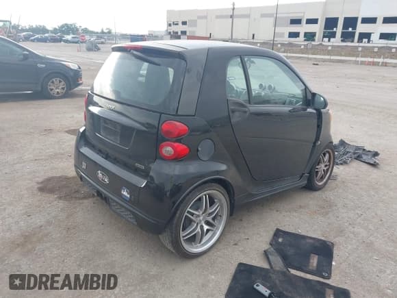 ✅ 2009 Smart fortwo Pure • VIN: WMEEJ31X79K283872 • Lot: 42882072. Wystawiony na IAAI z przebiegiem 68 441 mil. Bezpłatny archiwum sprzedaży aukcyjnych z USA i szczegółowy raport historii pojazdu na DreamBid. Zdjęcie 4.