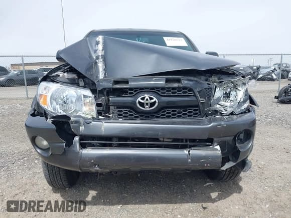 ✅ 2011 Toyota Tacoma PreRunner • VIN: 3TMKU4HNXBM029588 • Lot: 41920512. Listed on IAAI with 266,591 mi. Free auction sales archive from the USA and detailed vehicle history report at DreamBid. Image 6.