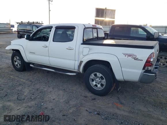 ✅ 2011 Toyota Tacoma • VIN: 3TMLU4EN6BM066565 • Lot: 92256505. Listed on Copart with 284,237 mi. Free auction sales archive from the USA and detailed vehicle history report at DreamBid. Image 2.