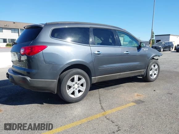 ✅ 2011 Chevrolet Traverse 2LT • VIN: 1GNKVJED2BJ294596 • Лот: 43483425. Опубликован ранее на IAAI с пробегом 196 155 миль. Бесплатный доступ к архиву аукционных продаж из США и подробный отчёт об истории автомобиля на DreamBid. Изображение 4.