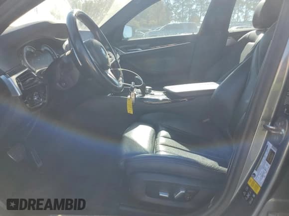 ✅ 2019 BMW 5 Series 530i xDrive • VIN: WBAJA7C55KWW19496 • Lot: 92600265. Wystawiony na Copart z przebiegiem 60 044 mil. Bezpłatny archiwum sprzedaży aukcyjnych z USA i szczegółowy raport historii pojazdu na DreamBid. Zdjęcie 7.