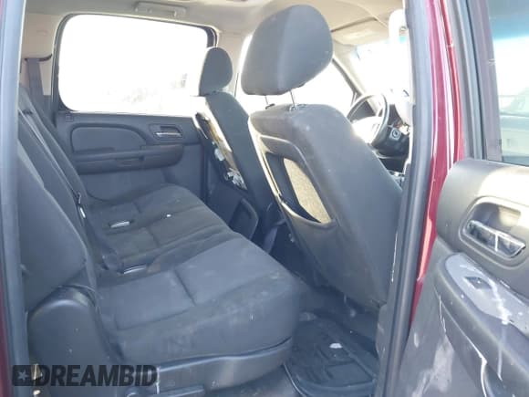 ✅ 2010 Chevrolet Suburban LS • VIN: 1GNUCHE03AR202853 • Lot: 43673079. Listed on IAAI with 238,093 mi. Free auction sales archive from the USA and detailed vehicle history report at DreamBid. Image 8.