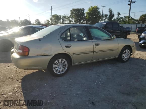 ✅ 1998 Nissan Altima XE • VIN: 1N4DL01D7WC109661 • Lot: 68833234. Wystawiony na Copart z przebiegiem 150 061 mil. Bezpłatny archiwum sprzedaży aukcyjnych z USA i szczegółowy raport historii pojazdu na DreamBid. Zdjęcie 3.