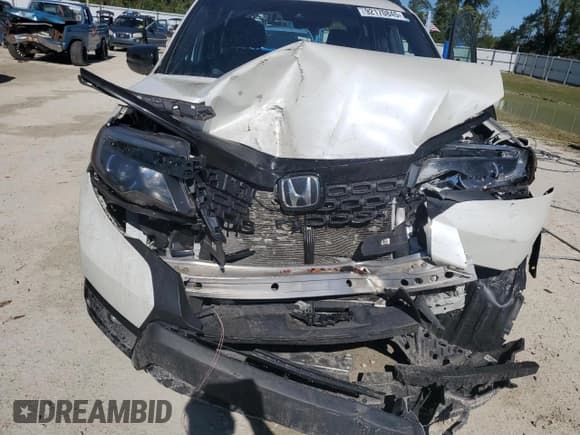✅ 2019 Honda Passport EX-L • VIN: 5FNYF7H50KB004838 • Lot: 92170845. Listed on Copart with 76,071 mi. Free auction sales archive from the USA and detailed vehicle history report at DreamBid. Image 12.