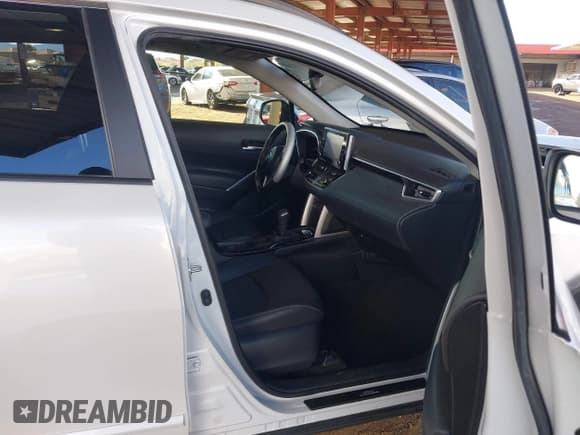 ✅ 2022 Toyota Corolla Cross XLE • VIN: 7MUDAAAG3NV014484 • Lot: 43761950. Listed on IAAI with 34,507 mi. Free auction sales archive from the USA and detailed vehicle history report at DreamBid. Image 5.