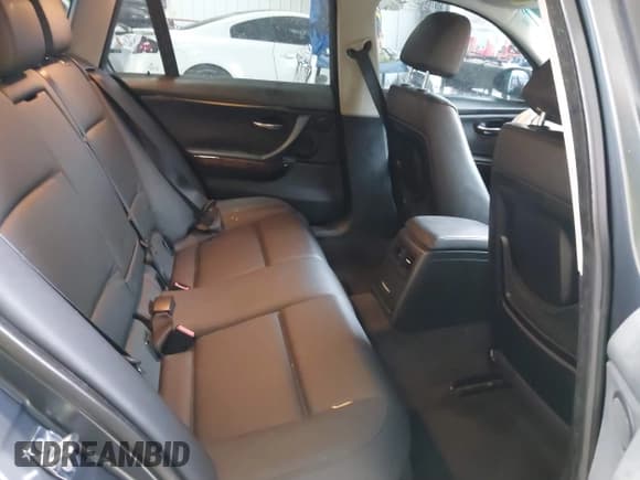 ✅ 2007 BMW 3 Series 328xi • VIN: WBAVT73577FV29057 • Лот: 41177937. Опубликован ранее на IAAI с пробегом 143 897 миль. Бесплатный доступ к архиву аукционных продаж из США и подробный отчёт об истории автомобиля на DreamBid. Изображение 8.