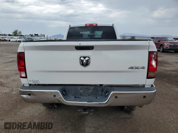 ✅ 2018 Ram 2500 Tradesman • VIN: 3C6UR5HJ9JG348000 • Lot: 64451415. Wystawiony na Copart z przebiegiem 139 456 mil. Bezpłatny archiwum sprzedaży aukcyjnych z USA i szczegółowy raport historii pojazdu na DreamBid. Zdjęcie 6.