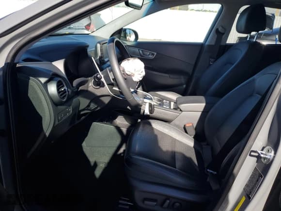 ✅ 2021 Hyundai Kona Limited • VIN: KM8K33AG4MU130922 • Лот: 37254304. Опубликован ранее на Copart с пробегом 29 657 миль. Бесплатный доступ к архиву аукционных продаж из США и подробный отчёт об истории автомобиля на DreamBid. Изображение 7.