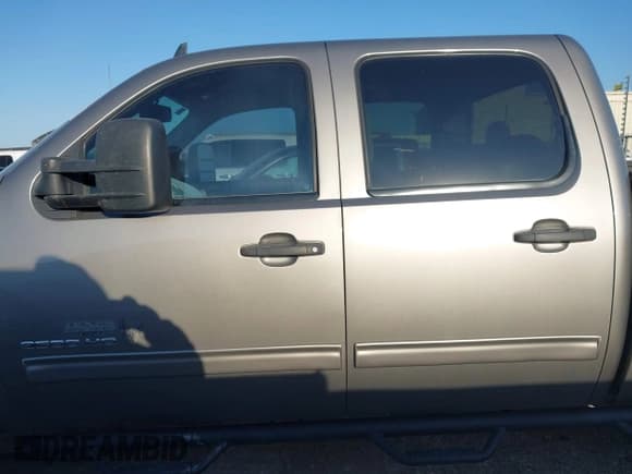 ✅ 2014 Chevrolet Silverado 2500HD LT • VIN: 1GC1KXE88EF160895 • Lot: 43581202. Wystawiony na IAAI z przebiegiem 299 042 mil. Bezpłatny archiwum sprzedaży aukcyjnych z USA i szczegółowy raport historii pojazdu na DreamBid. Zdjęcie 14.