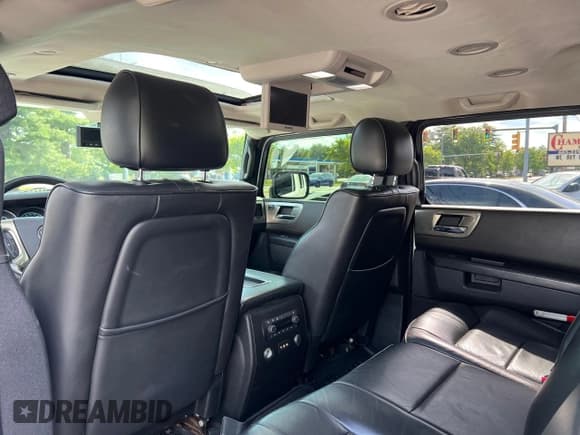 ✅ 2008 Hummer H2 SUV • VIN: 5GRGN238X8H101944 • Lot: 59618555. Wystawiony na Copart z przebiegiem 161 919 mil. Bezpłatny archiwum sprzedaży aukcyjnych z USA i szczegółowy raport historii pojazdu na DreamBid. Zdjęcie 10.