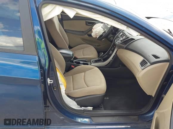 2014 Hyundai Elantra SE z VIN KMHDH4AE0EU163187, wystawiony jako IAAI lot #43472754 z przebiegiem Nie podano mil oraz . Historia ofert i sprzedaży dostępna na DreamBid. Obrazek 5.