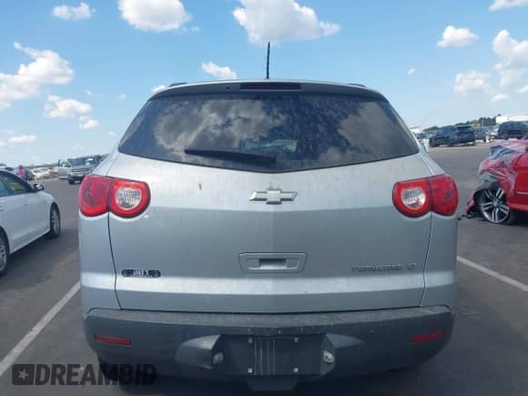 2011 Chevrolet Traverse 1LT z VIN 1GNKRGED0BJ389472, wystawiony jako IAAI lot #43265950 z przebiegiem 203 318 mil mil oraz . Historia ofert i sprzedaży dostępna na DreamBid. Obrazek 16.