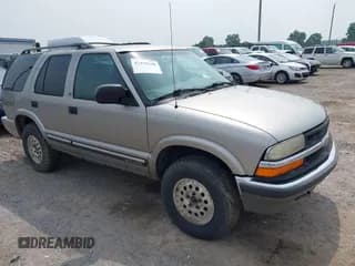 ✅ 2001 Chevrolet Blazer LT • VIN: 1GNDT13W212105490 • Lot: 42459348. Wystawiony na IAAI z przebiegiem 202 311 mil. Bezpłatny archiwum sprzedaży aukcyjnych z USA i szczegółowy raport historii pojazdu na DreamBid. Zdjęcie 1.
