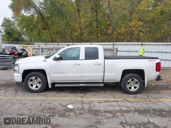 2016 Chevrolet Silverado 1500 LT z VIN 1GCVKREC1GZ305648, wystawiony jako IAAI lot #43452552 z przebiegiem 191 539 mil mil oraz . Historia ofert i sprzedaży dostępna na DreamBid. Obrazek 14.