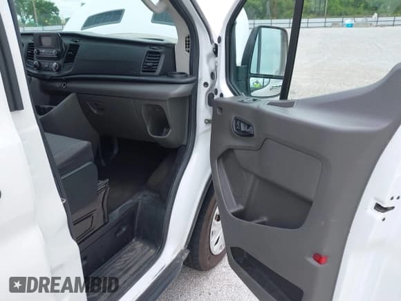 ✅ 2021 Ford Transit Passenger XL • VIN: 1FBAX2Y80MKA31866 • Lot: 42445861. Listed on IAAI with 65,193 mi. Free auction sales archive from the USA and detailed vehicle history report at DreamBid. Image 5.