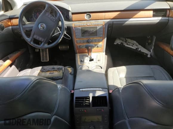 ✅ 2004 Volkswagen Phaeton V8 • VIN: WVWAF63D748010147 • Lot: 75843654. Wystawiony na Copart z przebiegiem 147 157 mil. Bezpłatny archiwum sprzedaży aukcyjnych z USA i szczegółowy raport historii pojazdu na DreamBid. Zdjęcie 8.