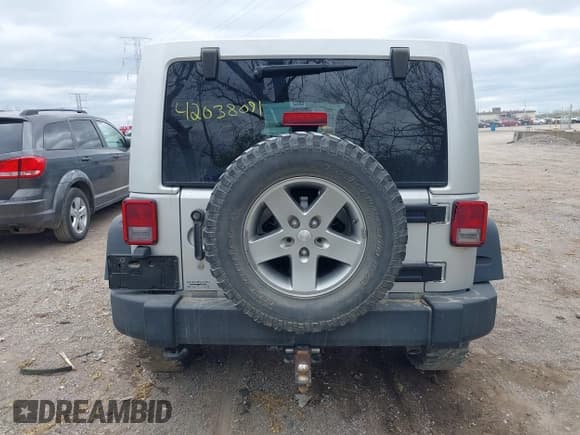 ✅ 2012 Jeep Wrangler Unlimited Rubicon • VIN: 1C4HJWFG4CL260010 • Лот: 42038091. Опубликован ранее на IAAI с пробегом 122 600 миль. Бесплатный доступ к архиву аукционных продаж из США и подробный отчёт об истории автомобиля на DreamBid. Изображение 16.