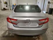 ✅ 2018 Honda Accord LX • VIN: 1HGCV1F12JA141556 • Лот: 92395735. Опубликован ранее на Copart с пробегом 125 236 миль. Бесплатный доступ к архиву аукционных продаж из США и подробный отчёт об истории автомобиля на DreamBid. Изображение 6.