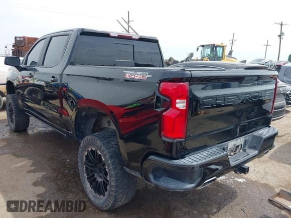 ✅ 2019 Chevrolet Silverado 1500 LT Trail Boss • VIN: 3GCPYFED4KG297004 • Lot: 42984504. Wystawiony na IAAI z przebiegiem 136 915 mil. Bezpłatny archiwum sprzedaży aukcyjnych z USA i szczegółowy raport historii pojazdu na DreamBid. Zdjęcie 3.