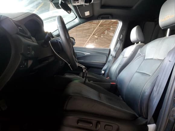 ✅ 2023 Honda Passport TrailSport • VIN: 5FNYF8H63PB008839 • Lot: 54027135. Wystawiony na Copart z przebiegiem 27 359 mil. Bezpłatny archiwum sprzedaży aukcyjnych z USA i szczegółowy raport historii pojazdu na DreamBid. Zdjęcie 7.