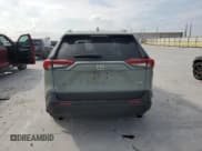 ✅ 2021 Toyota RAV4 XLE • VIN: 2T3W1RFV4MW130041 • Lot: 82607385. Wystawiony na Copart z przebiegiem 21 983 mil. Bezpłatny archiwum sprzedaży aukcyjnych z USA i szczegółowy raport historii pojazdu na DreamBid. Zdjęcie 6.