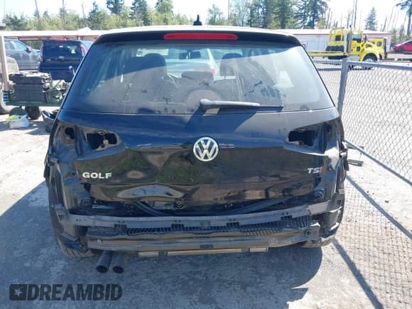 ✅ 2017 Volkswagen Golf S • VIN: 3VW217AU8HM027954 • Lot: 43016388. Listed on IAAI with 52,052 mi. Free auction sales archive from the USA and detailed vehicle history report at DreamBid. Image 17.