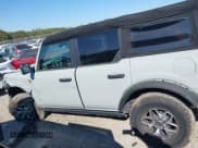 ✅ 2023 Ford Bronco • VIN: 1FMEE5DP7PLB81565 • Lot: 41891295. Wystawiony na IAAI z przebiegiem 27 890 mil. Bezpłatny archiwum sprzedaży aukcyjnych z USA i szczegółowy raport historii pojazdu na DreamBid. Zdjęcie 14.