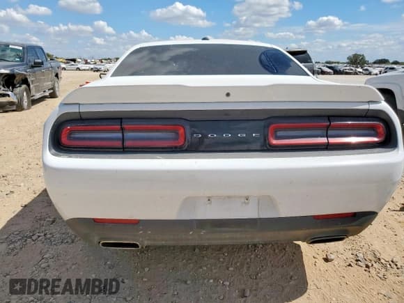 ✅ 2018 Dodge Challenger SXT • VIN: 2C3CDZAG4JH215464 • Лот: 85296145. Опубликован ранее на Copart с пробегом 81 177 миль. Бесплатный доступ к архиву аукционных продаж из США и подробный отчёт об истории автомобиля на DreamBid. Изображение 6.
