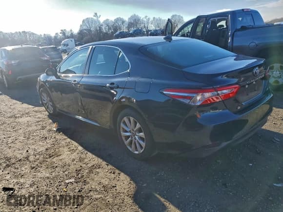 ✅ 2019 Toyota Camry SE • VIN: 4T1B11HK6KU693813 • Лот: 95323075. Опубликован ранее на Copart с пробегом 156 380 миль. Бесплатный доступ к архиву аукционных продаж из США и подробный отчёт об истории автомобиля на DreamBid. Изображение 2.