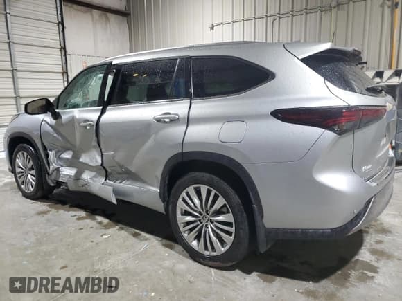 ✅ 2024 Toyota Highlander Hybrid Platinum • VIN: 5TDEBRCHXRS609046 • Лот: 90128695. Опубликован ранее на Copart с пробегом 21 829 миль. Бесплатный доступ к архиву аукционных продаж из США и подробный отчёт об истории автомобиля на DreamBid. Изображение 2.