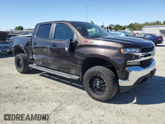 ✅ 2019 Chevrolet Silverado 1500 LT • VIN: 3GCUYDED4KG127104 • Lot: 69705884. Wystawiony na Copart z przebiegiem 73 874 mil. Bezpłatny archiwum sprzedaży aukcyjnych z USA i szczegółowy raport historii pojazdu na DreamBid. Zdjęcie 4.