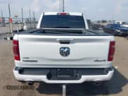✅ 2022 Ram 1500 Laramie • VIN: 1C6SRFJT9NN122819 • Lot: 43256952. Wystawiony na IAAI z przebiegiem 52 783 mil. Bezpłatny archiwum sprzedaży aukcyjnych z USA i szczegółowy raport historii pojazdu na DreamBid. Zdjęcie 17.