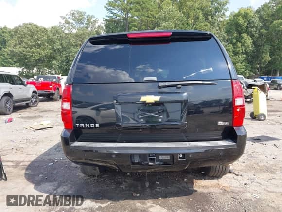 2012 Chevrolet Tahoe LT z VIN 1GNSCBE06CR215264, wystawiony jako IAAI lot #43274793 z przebiegiem 245 873 mil mil oraz . Historia ofert i sprzedaży dostępna na DreamBid. Obrazek 17.