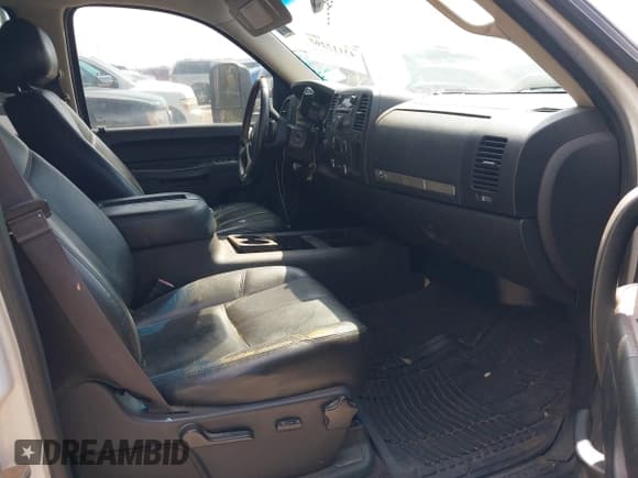 ✅ 2014 Chevrolet Silverado 2500HD LT • VIN: 1GC1KXCG1EF131636 • Lot: 43112265. Listed on IAAI with 309,813 mi. Free auction sales archive from the USA and detailed vehicle history report at DreamBid. Image 5.