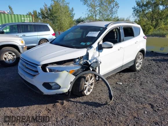 2018 Ford Escape SE z VIN 1FMCU9GD7JUC68368, wystawiony jako IAAI lot #43336557 z przebiegiem 104 766 mil mil oraz . Historia ofert i sprzedaży dostępna na DreamBid. Obrazek 2.